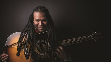 El cantautor cubano Amaury Gutiérrez es uno de los artistas que exhortan a votar en las elecciones en EEUU el 3 de noviembre de 2020.