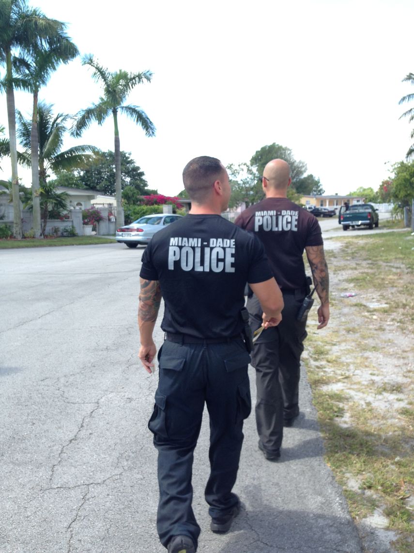 Los detectives realizan las investigaciones de rigor, pero hasta ahora no tienen información sobre posibles sospechosos o motivos.