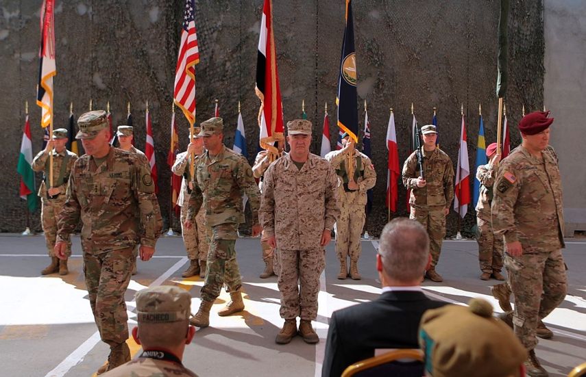En esta fotograf&iacute;a del 14 de septiembre de 2019, oficiales del Ej&eacute;rcito de Estados Unidos participan en una ceremonia en Bagdad, Irak.&nbsp;