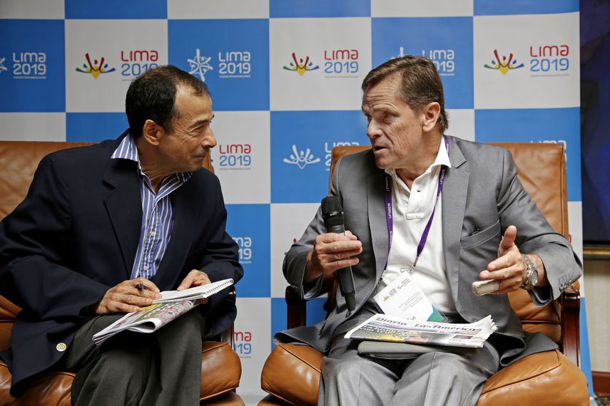 Carlos Neuhaus (der.),&nbsp;presidente del Copal, explica a DIARIO LAS AMÉRICAS cómo lograron superar obstáculos que parecían insalvables para completar las obras con miras a los Juegos Panamericanos y Parapanamericanos Lima 2019.