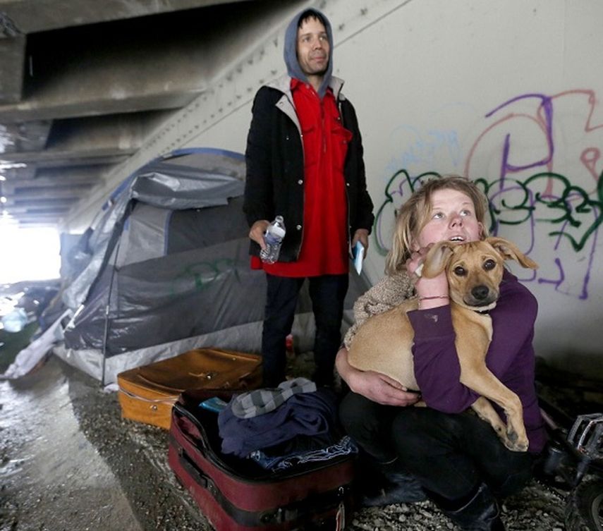 Más de 34.500 personas no acuden a un albergue para pasar la noche (CORTESÍA: www.laopinion.com)