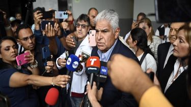 El candidato José Raúl Mulino, tras reunirse con la delegación electoral de la Organización de Estados Americanos (OEA), en Ciudad de Panamá, el 1 de mayo de 2024