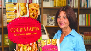 Delicias como la bandeja paisa colombiana, el ceviche peruano, los frijoles negros cubanos o el pabellón criollo venezolano son descriptos minuciosamente en este manual. (FOTO ALVARO MATA)