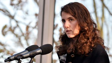Tatiana Schlossberg, nieta del expresidente estadounidense John F. Kennedy, habla durante un servicio conmemorativo en Runnymede, Surrey, el 22 de noviembre de 2013, para conmemorar el 50.º aniversario de su asesinato.&nbsp;