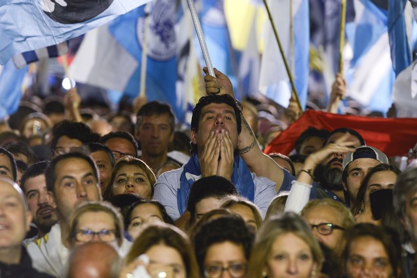 Fotograf&iacute;a del 24 de noviembre de 2019 de simpatizantes del candidato presidencial Luis Lacalle Pou, en Montevideo, Uruguay.