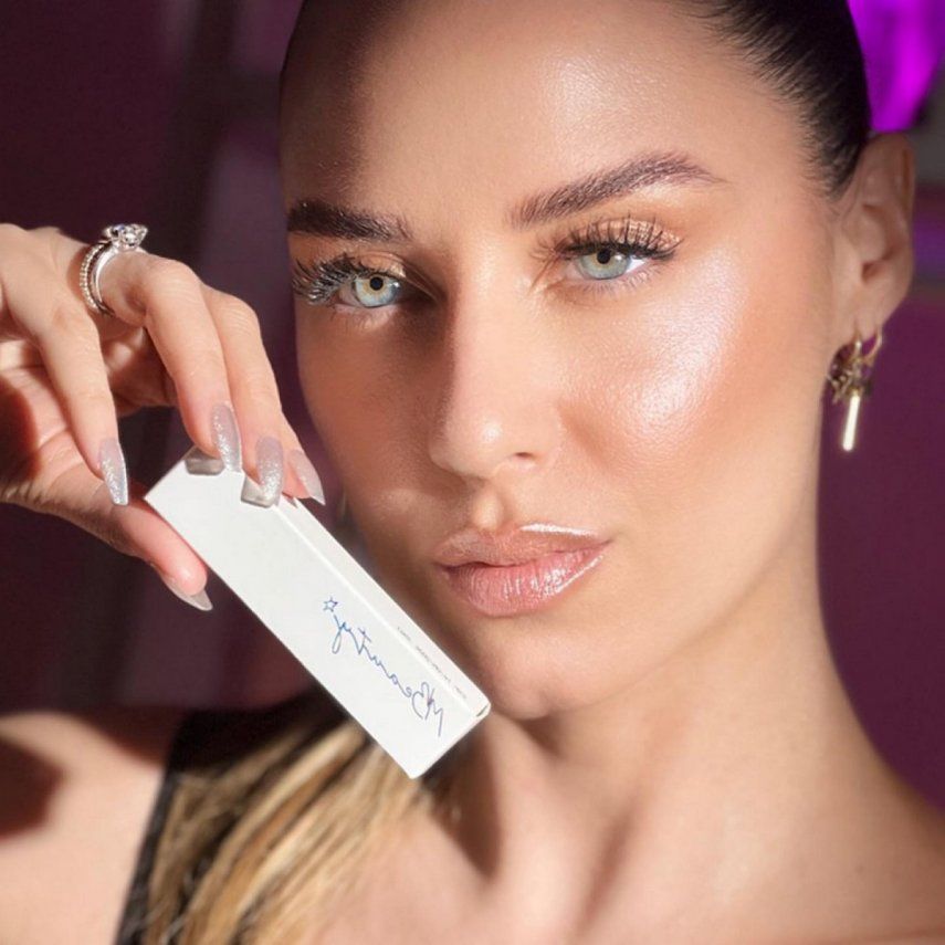 Otra de las modas que continuarán promoviéndose para lucir una piel hidratada y luminosa, es el uso del bronceador en crema.