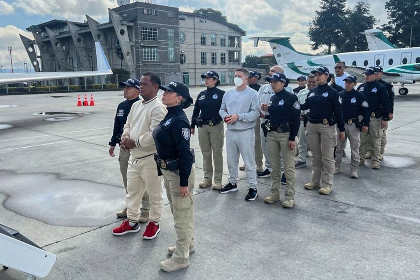 Colombia extraditó a ocho colombianos buscados por narcotráfico y otros delitos en Estados Unidos