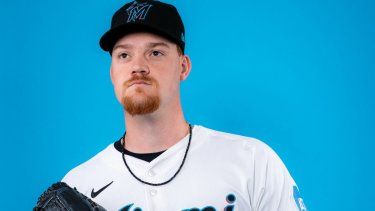 El lanzador Dax Fulton, de los Marlins de Miami, se encuentra en plena batalla por un cupo en el roster del equipo grande en estos entrenamientos primaverales.