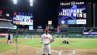 Kyle Schwarber #12 de los Filis de Filadelfia celebra tras ganar el premio al Jugador Más Valioso del Juego de Estrellas de la MLB en el Truist Park el 15 de julio de 2025 en Atlanta, Georgia.&nbsp;