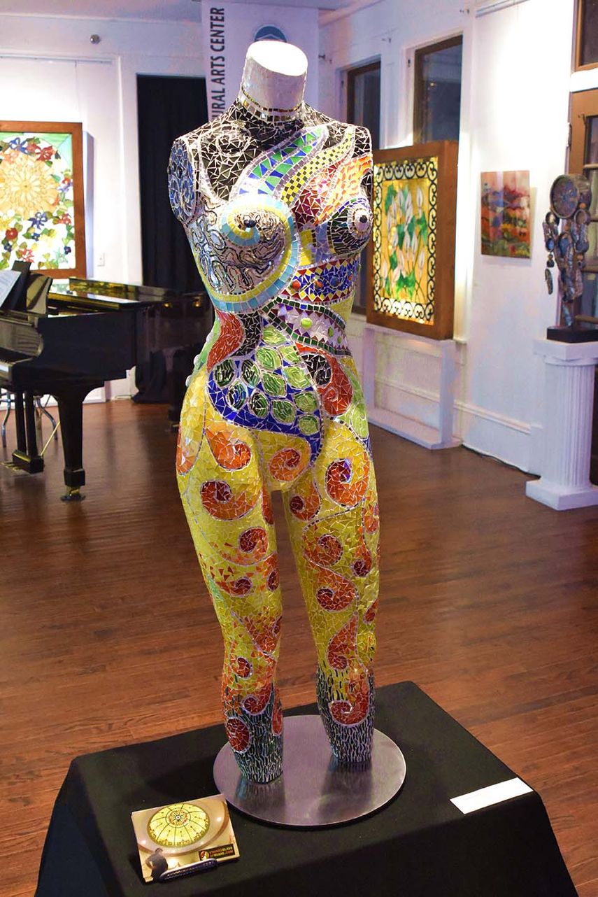 Escultura La Garota de Miami de Federico Scipioni (Argentina).