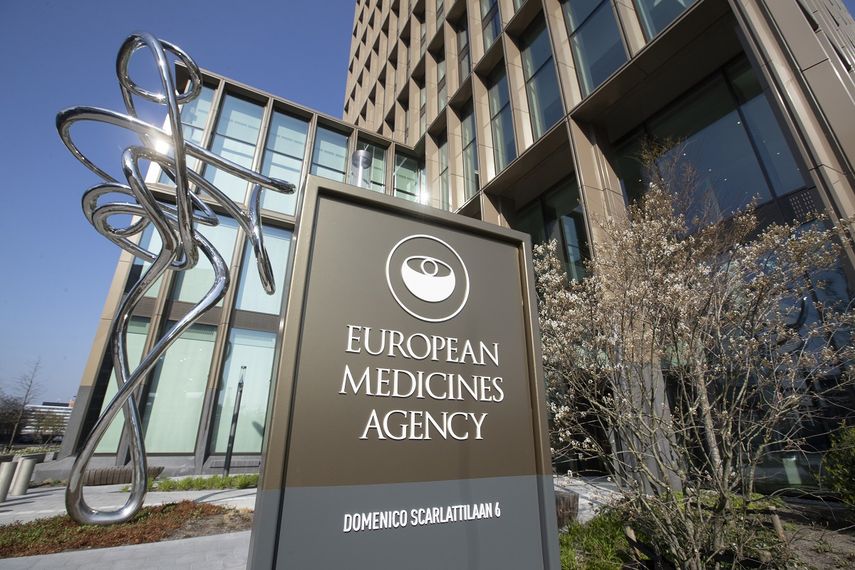 En esta imagen de archivo, vista de la fachada de la sede de la Agencia Europea de Medicamentos, en el distrito financiero de Ámsterdam, el 20 de abril de 2021.&nbsp;