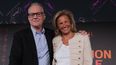 La directora francesa del Festival de Cine de Cannes, Iris Knobloch, y el Delegado General del festival, Thierry Fremaux, posan para una fotografía después de dar una conferencia de prensa para anunciar la Selección Oficial del 76º Festival de Cine de Cannes en París, el 13 de abril de 2023.