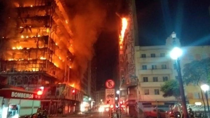 Un devastador incendio en un rascacielos de más de 20 pisos de la ciudad brasileña de Sao Paulo hizo que la construcción se derrumbara.
