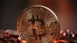 En enero de 2009, Satoshi Nakamoto minó el primer bloque de la red Bitcoin (BTC), el cual se conoce como el bloque génesis.