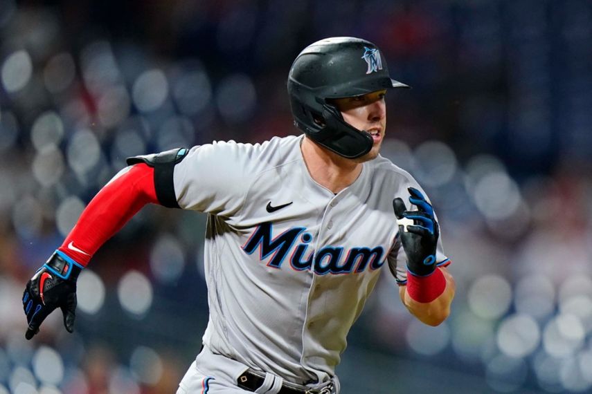 Toronto adquiere al jardinero lesionado Corey Dickerson y al relevista Adam Cimber en un intercambio el martes 29 de junio de 2021 con los Miami Marlins