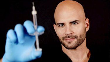 Dr. Eduardo Cardona, experto en medicina estética.