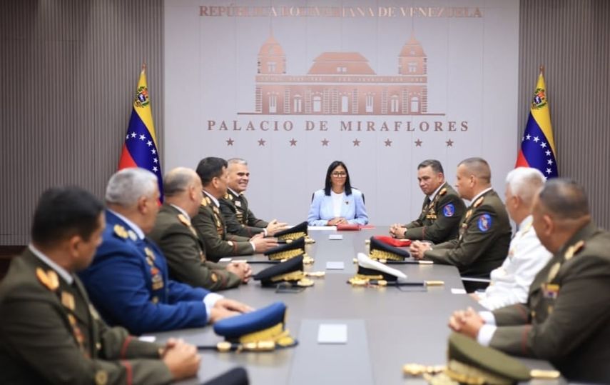 Delcy Rodríguez sostuvo una reunión de trabajo con el Alto Mando en Miraflores, el 19 de marzo, a la que asistieron el General en Jefe Vladimir Padrino López y el resto de los jefes militares salientes.