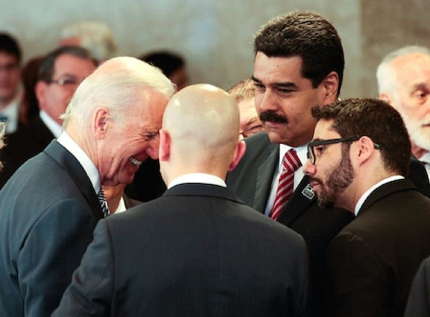 Joe Biden se reúne con el dictador de Venezuela, Nicolás Maduro, al margen de la inauguración de 2015 de la presidenta de Brasil, Dilma Rousseff, en Brasil.