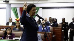 El parlamento de Surinam elegirá a Jennifer Simons como la primera presidenta del país, después de que el actual partido gobernante se negara a nominar a un candidato para competir contra ella el 3 de julio de 2025. 