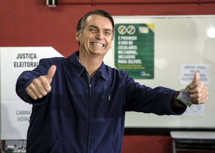 Claro favorito en un clima de alta polarización es el ultraderechista Jair Bolsonaro, que tenía una popularidad de hasta el 36% debido al descrédito de la clase política y el enfado de muchos brasileños por los escándalos de corrupción de los últimos años.