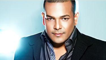 Tantas canciones del fallecido intérprete le pidieron durante sus conciertos, que el joven boricua decidió realizar el disco tributo Homenaje a mi ídolo, Tito Gómez, bajo la producción musical del colombiano Diego Galé. (CORTESÍA)