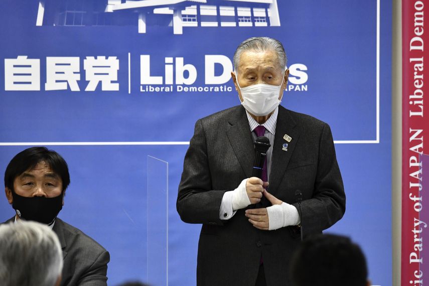 El presidente el comité organizador de los Juegos Olímpicos Tokio, Yoshiro Mori, pronuncia un discurso durante una reunión del Partido Liberal Democrático en su sede en Tokio, el martes 2 de febrero de 2021