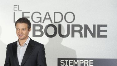 Seg&uacute;n defienden los abogados del int&eacute;rprete, su exmujer est&aacute; realizando estas alegaciones en las inmediaciones de sus proyectos profesionales, como la serie de Ojo de Halc&oacute;n protagonizada por Renner que ya prepara Disney+, para dar una mala imagen en la prensa de &eacute;ste.