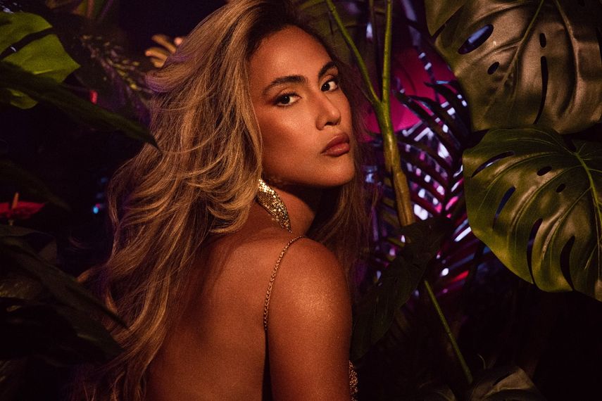 La canción, coescrita por Lau Souffront, es un tema seductor que evoca la atracción y el deseo que surgen tras una conexión intensa