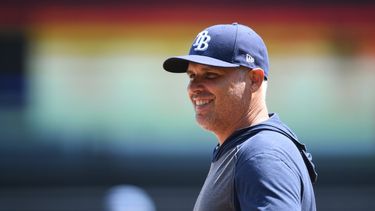 El mánager Kevin Cash se llevó el premio por año consecutivo en la MLB