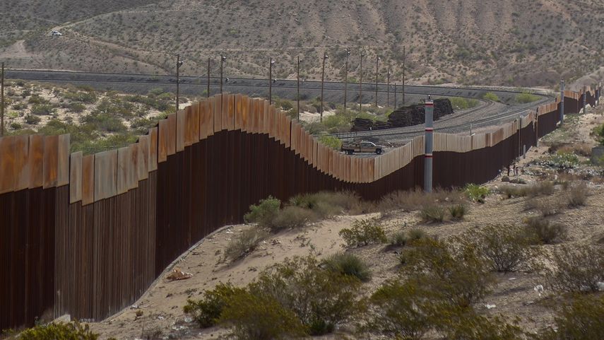 Imagen de archivo de un tramo del muro fronterizo que separa a EEUU de la comunidad de Santa Teresa, en el estado de mexicano de Chihuahua.
