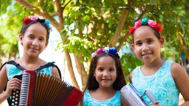 Anyelkis, Amberlys y Anyerlis, son Las Ni&ntilde;as Divinas dominicanas que hacen historia en medio de la pandemia.