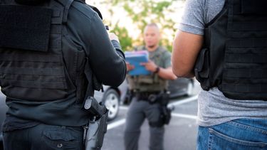 Agentes del Servicio de Inmigración y Control de Aduanas de EEUU realizan operativos contra migrantes irregulares.&nbsp;