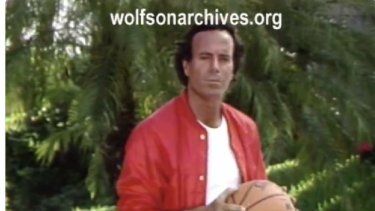 El cantante español Julio Iglesias en el clip publicitario del Miami Heat&nbsp;