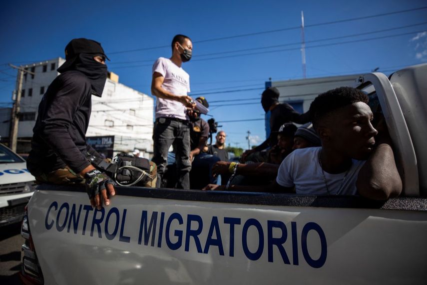 República Dominicana dio a conocer un plan el 2 de octubre de 2024 para comenzar a deportar a 10.000 haitianos indocumentados por semana como parte de una ofensiva contra migración desde su conflictiva vecina en la isla Hispaniola.&nbsp;