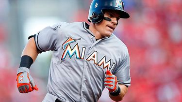 Dietrich produjo las dos carreras de los Marlins. (ARCHIVO)