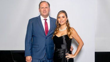 Brian Turner y Paola Robles.