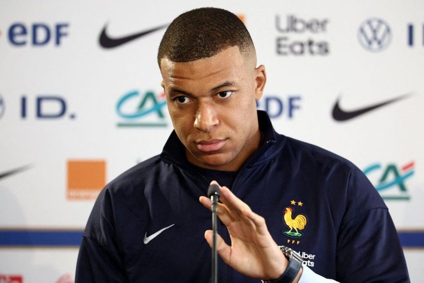 El delantero francés Kylian Mbappé habla durante una conferencia de prensa en vísperas del amistoso internacional del equipo contra Luxemburgo, en Longeville-les-Metz, al este de Francia, el 4 de junio de 2024.