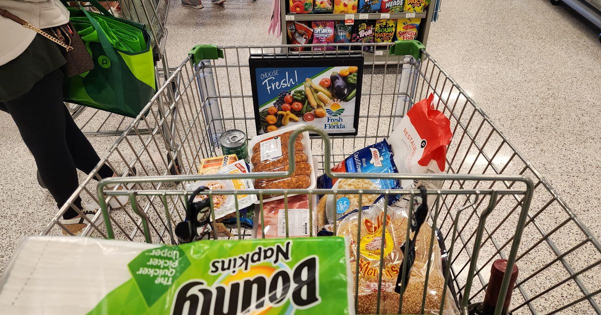 Ventas minoristas en EEUU suben ligeramente en febrero