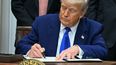 El presidente Donald J. Trump firma la orden ejecutiva sobre el precio de los medicamentos.