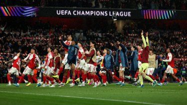 Jugadores del Arsenal celebran luego de obtener el pase a la final de la Liga de Campeones, el 5 de mayo de 2026.