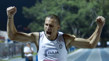 Bravo fue semifinalista en los 400m planos de Londres 2012 y finalista con el relevo 4x400m