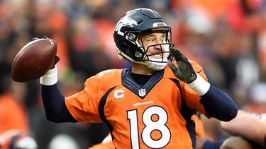 Manning ha sido elegido cinco veces Jugador Más Valioso (MVP) de la Liga Nacional de Fútbol Americano (NFL), ha lanzado para 71.940 yardas y 539 pases de anotación en su carrera