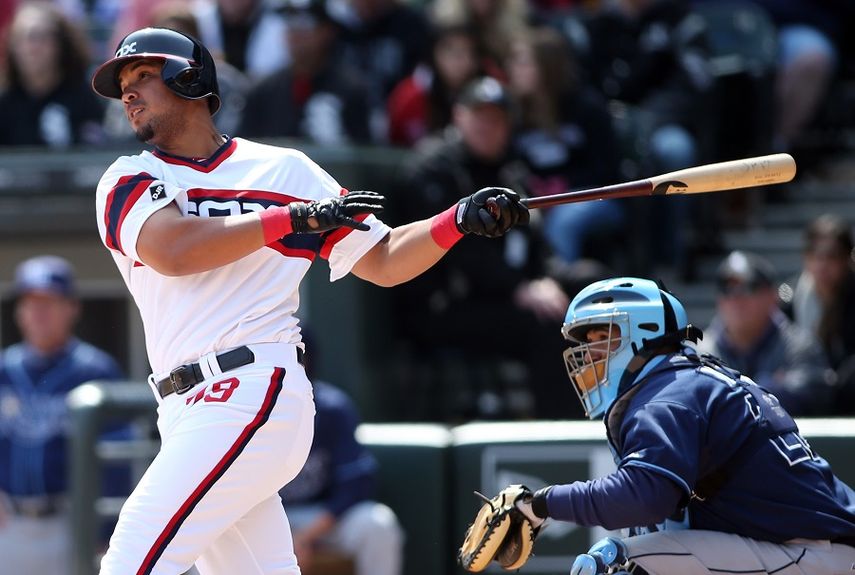 El toletero cubano utiliza un iPad para grabar hasta sus prácticas de bateo para corregir errores en su mecánica