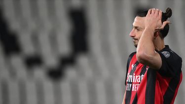 Zlatan Ibrahimovic, jugador del AC Milán debe decidir su futuro en el fútbol
