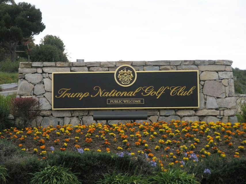 Según la guía en internet World Golf, este club de Trump es el campo de golf más costoso que se haya construido en Estados Unidos: 264 millones.