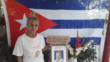 La Dama de Blanco Lourdes Esquivel en homenaje a Laura Pollán