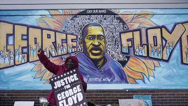 Escena del 20 de abril de 2021 al conocerse el veredicto de culpable en el juicio del exagente de policía Derek Chauvin por la muerte de George Floyd el 25 de mayo de 2020, en Minneapolis, Minnesota, EEUU. La junta directiva del Premio Pulitzer otorgó una mención especial a la adolescente que grabó la detención y asesinato de Floyd.