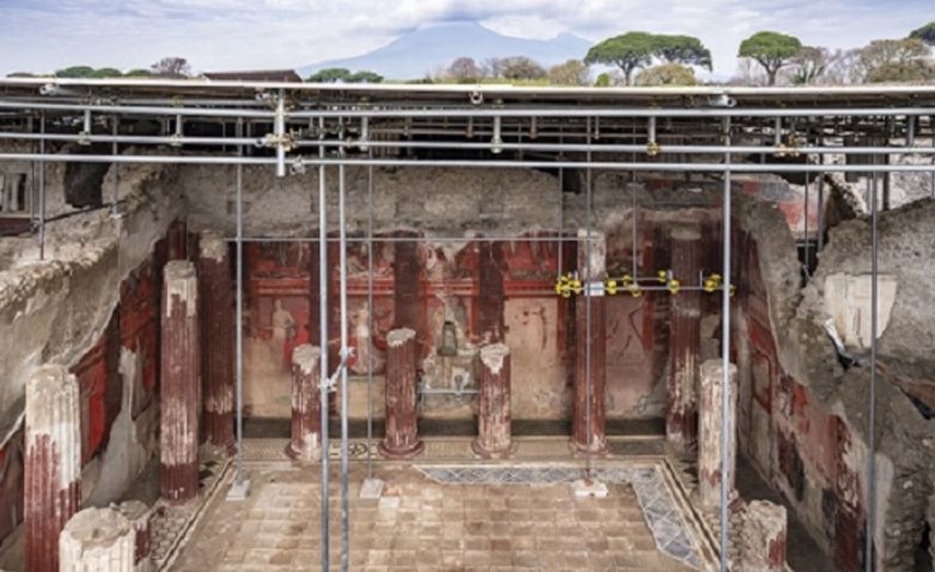 Friso desenterrado en una sala de banquetes de Pompeya.