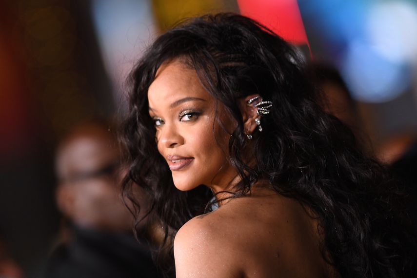 La cantante Rihanna llega para el estreno mundial de Black Panther: Wakanda Forever de Marvel Studios en el Dolby Theatre de Hollywood, California, el 26 de octubre de 2022.