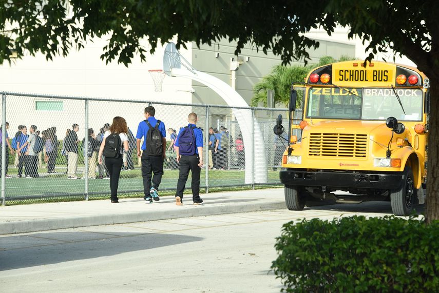 Primer día de colegio en Zelda Glazer Middle School.